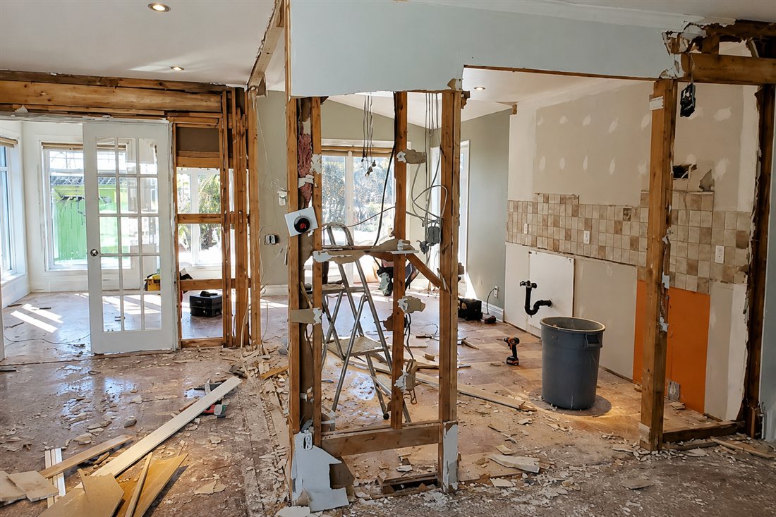 Chantier de rénovation en cours par Charignon Construction