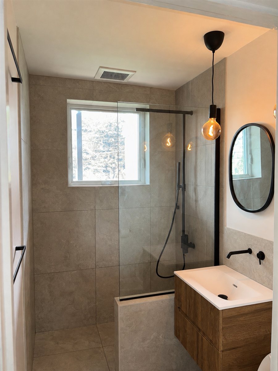 Salle de bain haut de gamme réalisée par Charignon Construction